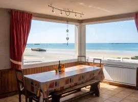 Maison spacieuse avec vue sur la mer à Arromanches-les-Bains