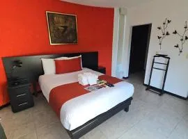 Apartment with Pool, Gym & A/C.