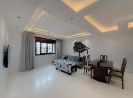 Modern & Bright Apartment near Historic Old Medina