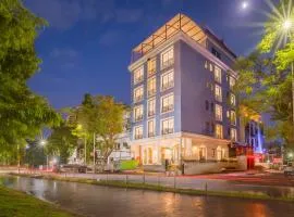 Tripli Hotels Blue Moon