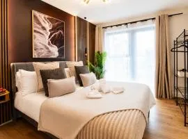 Central Bromley 1-Bed Apartment with Free Parking, Fast WiFi & Workspace