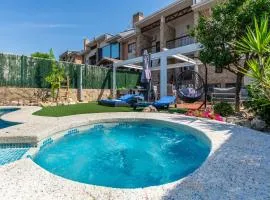 Charming Studio with Pool Retreat