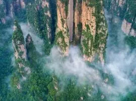 Zhangjiajie Cloudscape Courtyard Hotel-Vegan Available, Chinese Retro Style,Tea Culture Experience, Free Breakfast ,Travel Guide& Book Tickets,Friendly Host,Orient esthetics