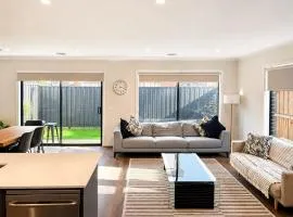 Modern Family Home in Truganina - Space to Relax