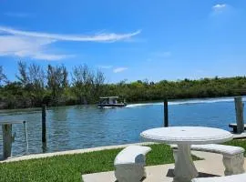 Steps to Gulf - Waterfront - Pool