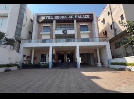 Hotel Roopalee Palace, מלון בAmbaji