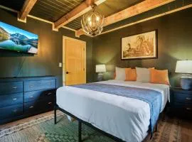 Pet-Friendly Smoky Cabin Hot Tub Near Dollywood