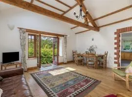 Old Oak Barn - Two bedroom rural barn in woodland