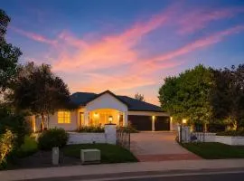 5BR Retreat Near Downtown Pets OK Sleeps 12