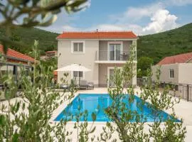 Villa Sky Stone, Heated Pool, Playground