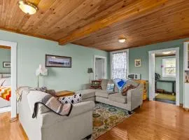 Brigus Cottage Parking, Fire Pit & Garden