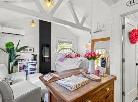 The Vaulted Suite Hot Tub, BBQ Deck, Parking