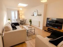 Boutique 3-Bed Oxford Home, Garden & Parking