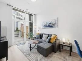 Stylish 2BR in Station Park. Private Patio. Spa, Gym and Bowling