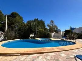 Apartamento con jardín, piscina y parking