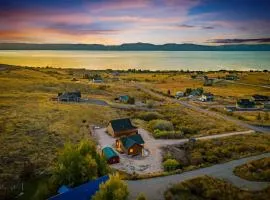 Brando Lodge - Gorgeous Cabin, Hot Tub, Fire Pit, Canyon Access, Lake Views