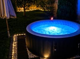 The Green House - Jacuzzi & Garden Escape, hotel di Timisoara