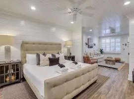 Downtown Condo 1 Block to King with Private Patio