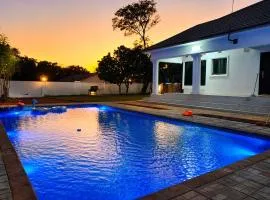 Poinsettia White House - Exclusive Private Villa with Pool