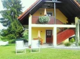 "Behagliches Ferienhaus mit zwei separaten Apartments"