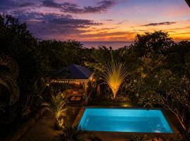 Bungalow La Tortue Bleue Piscine & Malendure, hotel in Bouillante