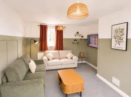 3BR Retreat Pets Welcome Garden Parking
