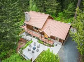 Olympic Nat’l Park Base: Luxe Port Angeles Cabin