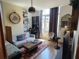 Pb155, balcony with street view