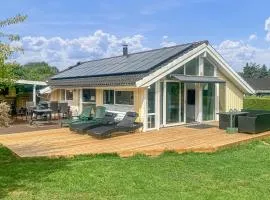 4 Bedroom Cozy Home In Stege