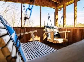 Goat-Tastic Retreat: Tub, Fire Pit, Porch & Pool