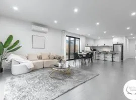 Central Oakleigh East Amenities & Parking