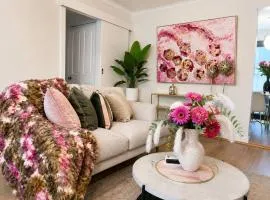 Charming Holiday House in Laverton Modern Comfort Convenience
