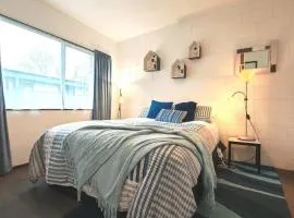 Cosy Central Unit by the River Walk&City Amenitie