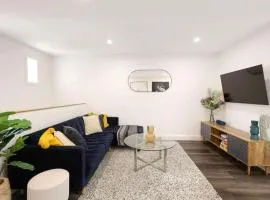 City Centre Unit Overlooking Ryrie Street!