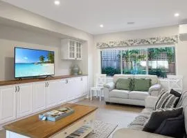The panorama retreat- sleeps 12, aircon, brand new, great multifamily stay, beach, wineries, golf