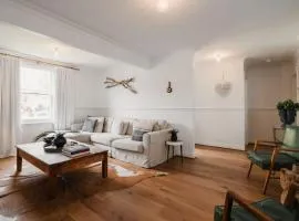 Hamptons On Selby- Barwon Heads. Family and couples beach escape