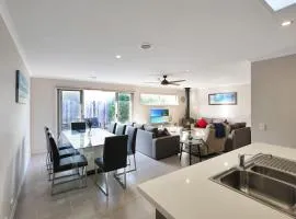 Casa Laut Family friendly short walk to the beach Pets upon agreement Sleeps 6