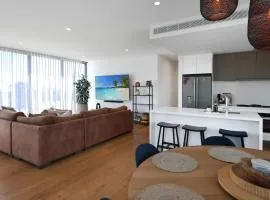 302 Penthouse Portarlington Waterfront Luxury sleeping 6 3 Queen Bedrooms 2 bathrooms Private Terrace Aircon and Heating