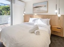 Lyttelton Apartment Harbour Views - Walk to Cafés