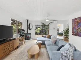 Swan Beach House for 7 Pet friendly Modern Aircon Walking distance to Beach and walking tracks