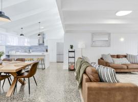 Retreat on Hitchcock- Barwon Heads, Pet friendly, 3 Bedroom, 2 Bathroom, Aircon, Modern, Single Level, hotel a Barwon Heads