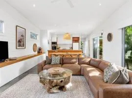 Hitchcock Getaway; Central Barwon Heads, Sleeps 6