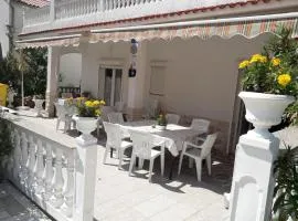 Mile Ferienhaus excellent location close to Rab