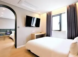 De Lamour Hotel