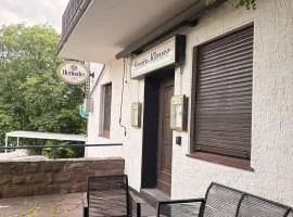 Schlafen in der Kneipe x Whirlpool & Heimkino