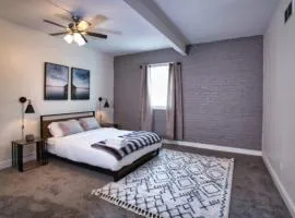 McCormick 4BR Huge Unit w/ Pool Table | Sleeps 10