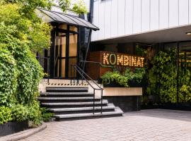 Kombinat Rooms City Center، فندق في نوفي ساد