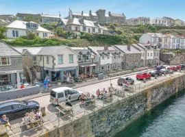 3 Bed in Porthleven oc-1seav