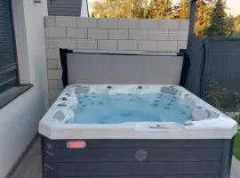 Lake Breeze Jacuzzi Apartman House