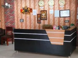 Hotel Paras r inn airport